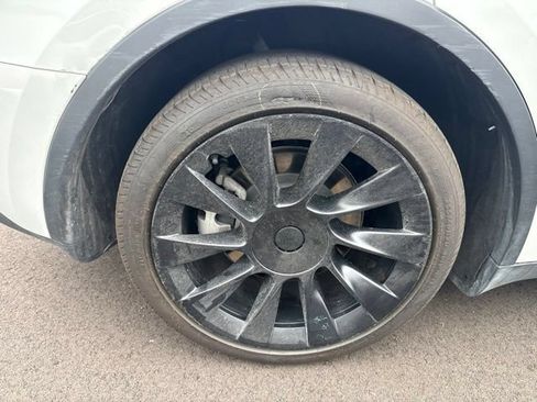 Used 2024 Tesla Model Y Long Range RWD image 18