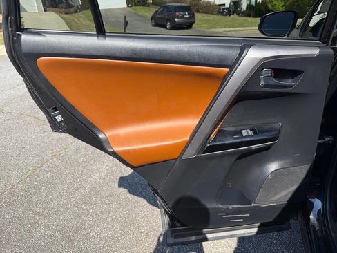 Used 2017 Toyota RAV4 Limited image 18