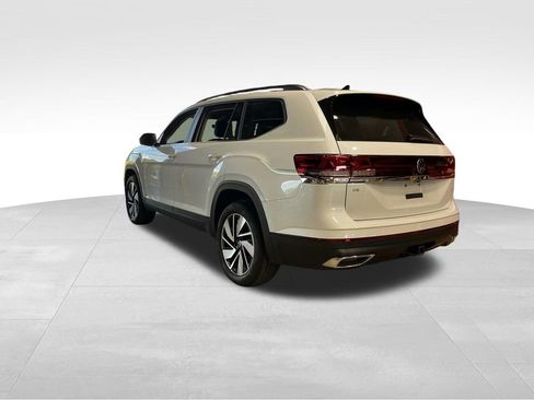 Used 2026 Volkswagen Atlas SE w/ Panoramic Sunroof Package FWD image 5