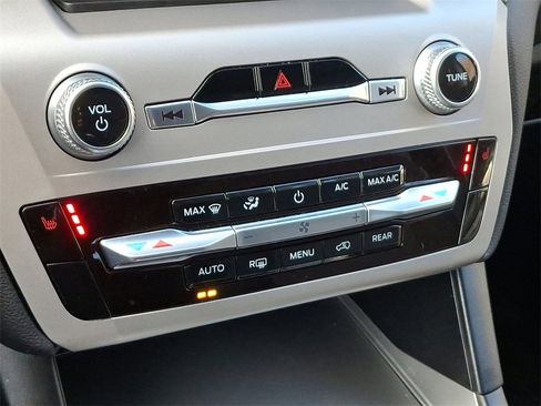 Certified 2023 Ford Explorer XLT image 17