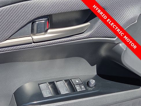 Used 2025 Toyota Camry SE FWD image 13