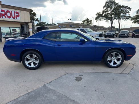 Used 2019 Dodge Challenger SXT image 11