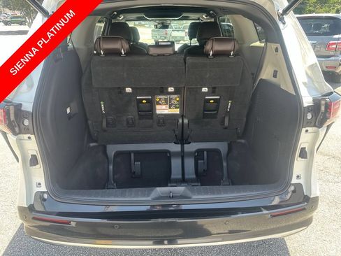 Used 2021 Toyota Sienna Platinum FWD image 10