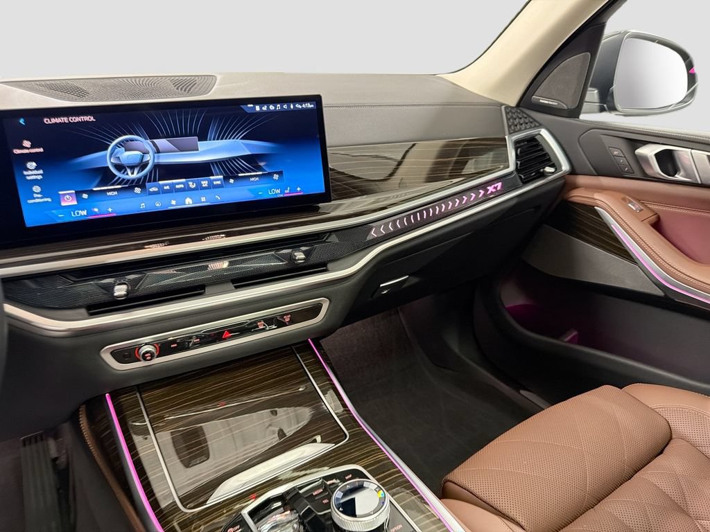 Used 2024 BMW X7 xDrive40i AWD/4WD image 25