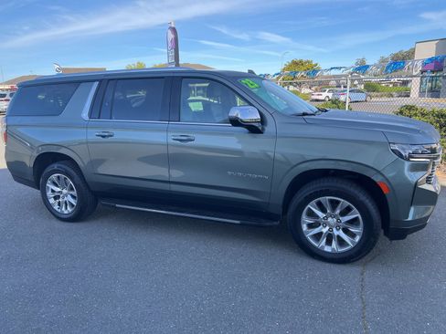 Used 2023 Chevrolet Suburban Premier image 6