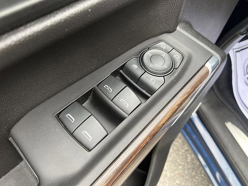 Used 2019 Chevrolet Silverado 1500 High Country w/ Technology Package AWD/4WD image 10
