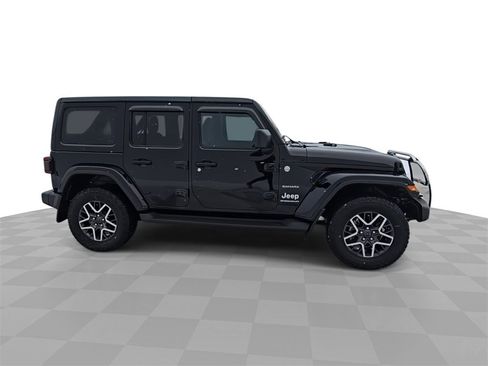 Used 2024 Jeep Wrangler Sahara image 9