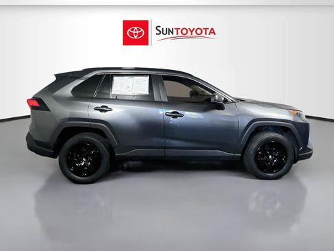 Used 2021 Toyota RAV4 LE FWD image 2