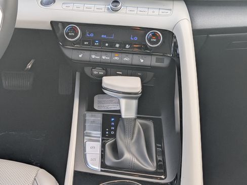 New 2026 Hyundai Elantra Limited FWD image 18