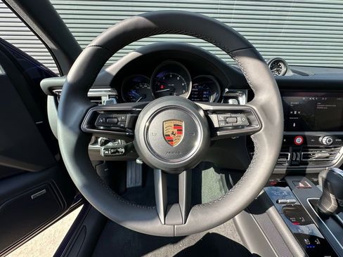 Used 2026 Porsche Macan AWD/4WD image 15
