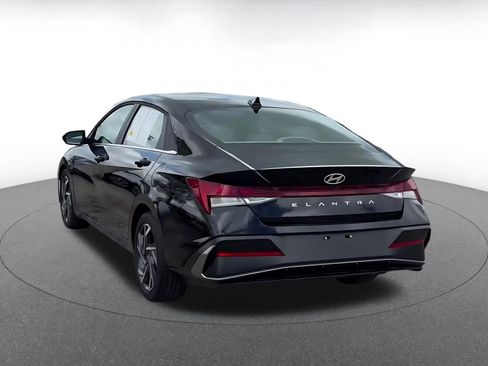 Used 2025 Hyundai Elantra SEL image 9