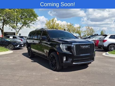 Used 2023 GMC Yukon XL Denali Ultimate AWD/4WD image 8