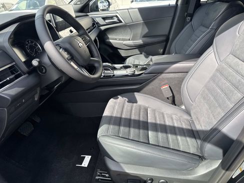 New 2026 Mitsubishi Outlander LE image 14