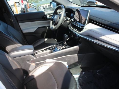 Used 2024 Jeep Compass Limited image 33