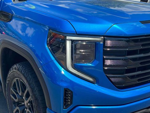 Used 2023 GMC Sierra 1500 Elevation AWD/4WD image 7