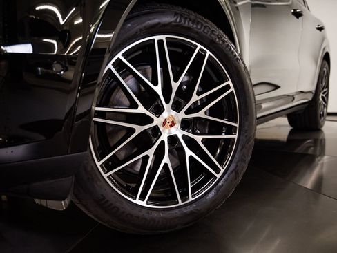 Certified 2026 Porsche Cayenne AWD/4WD image 12