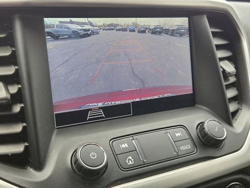 Used 2021 GMC Acadia SLE w/ Elevation Edition AWD/4WD image 11