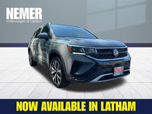 Used 2022 Volkswagen Taos SE AWD/4WD image 5