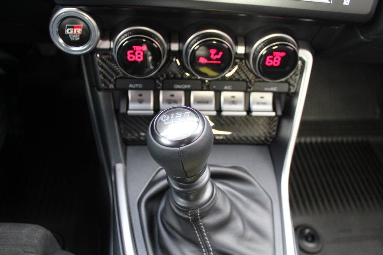 Used 2023 Toyota GR86 RWD image 13
