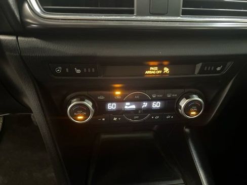 Used 2018 MAZDA MAZDA3 Grand Touring w/ Premium Equipment Package FWD image 19
