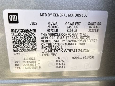 Used 2023 Chevrolet Traverse LT FWD image 2