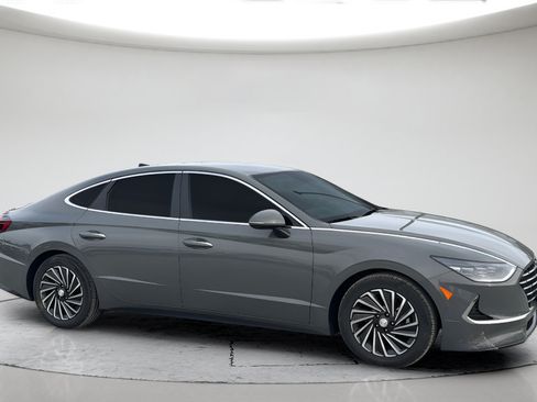 Used 2022 Hyundai Sonata Limited w/ Cargo Package FWD image 3