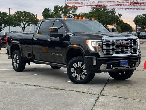 Used 2025 GMC Sierra 3500 Denali w/ Denali Reserve Package AWD/4WD image 1