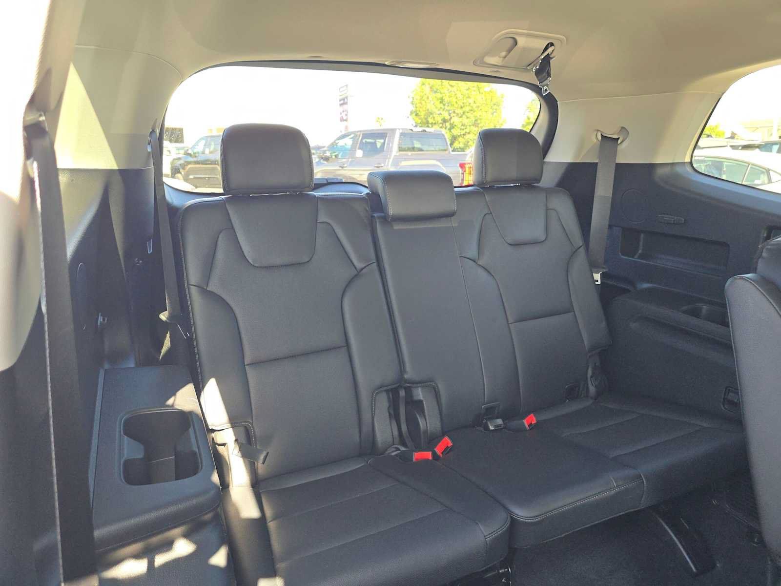 Used 2024 Kia Telluride EX w/ EX Captain's Chair Package FWD image 13