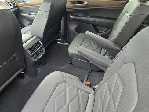 New 2026 Volkswagen Atlas SE image 19