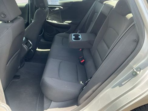 Used 2017 Chevrolet Malibu LT FWD image 13