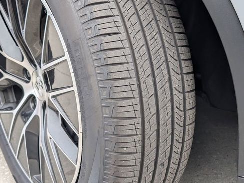 Used 2025 Porsche Macan 4 Electric image 32