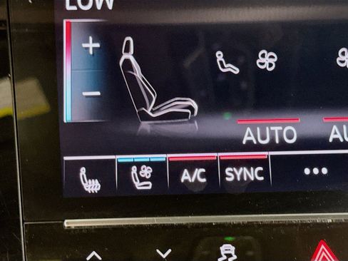 Used 2024 Audi Q8 e-tron Premium Plus w/ Premium Plus Package image 21