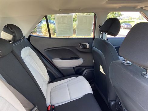 Used 2025 Hyundai Venue SEL FWD image 21
