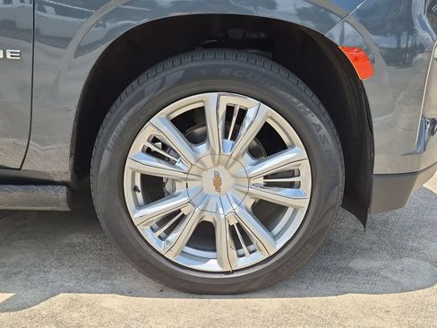 Used 2021 Chevrolet Tahoe High Country w/ Premium Package RWD image 24