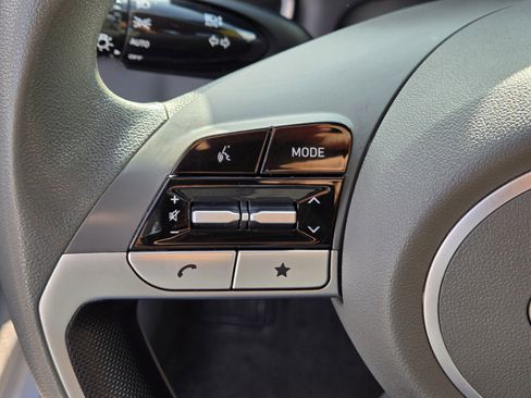 Used 2024 Hyundai Elantra SE image 17