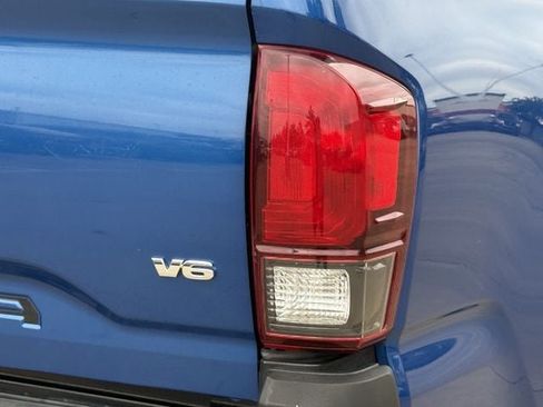 Used 2018 Toyota Tacoma SR5 RWD image 6