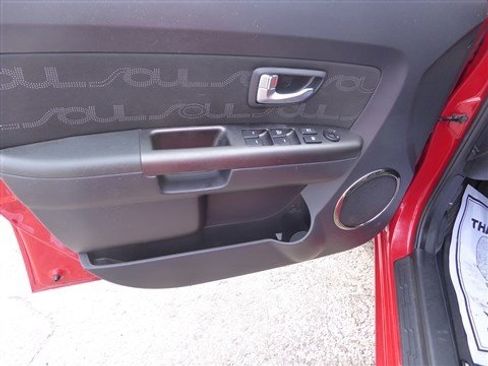 Used 2013 Kia Soul + image 9