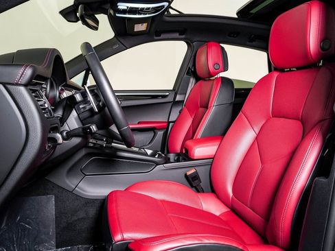 Certified 2025 Porsche Macan image 5