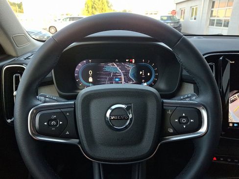 Certified 2024 Volvo XC40 B5 Core image 18