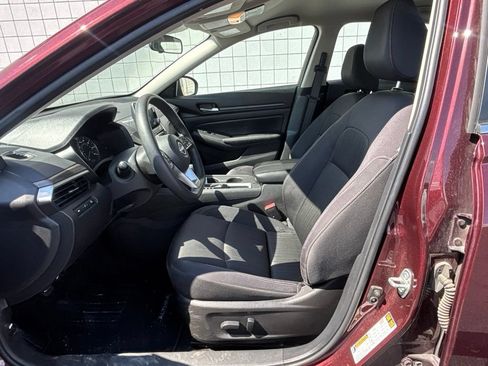 Used 2025 Nissan Altima 2.5 SV FWD image 4