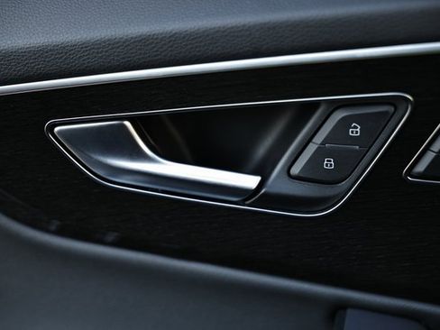 Used 2025 Audi Q7 3.0T Premium Plus image 15