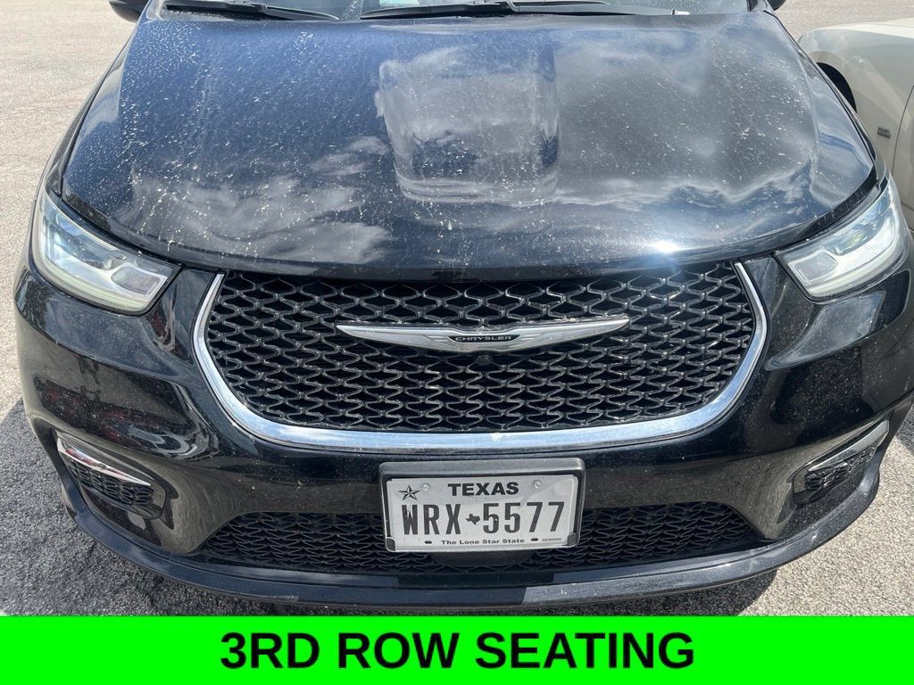 Used 2025 Chrysler Pacifica Select FWD image 2