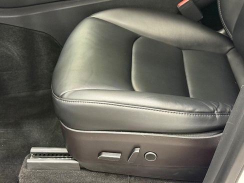 Used 2021 Tesla Model Y Long Range image 21