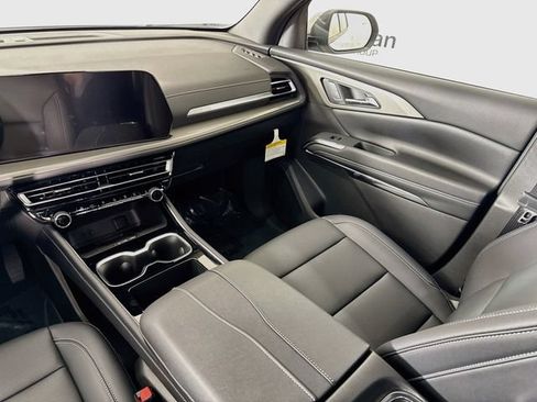 New 2026 Chevrolet Traverse LT w/ Driver Confidence Package AWD/4WD image 24