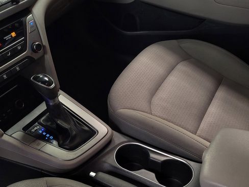 Used 2017 Hyundai Elantra SE image 26