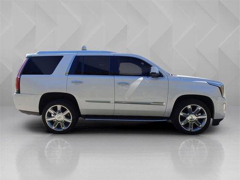 Used 2020 Cadillac Escalade Luxury image 6
