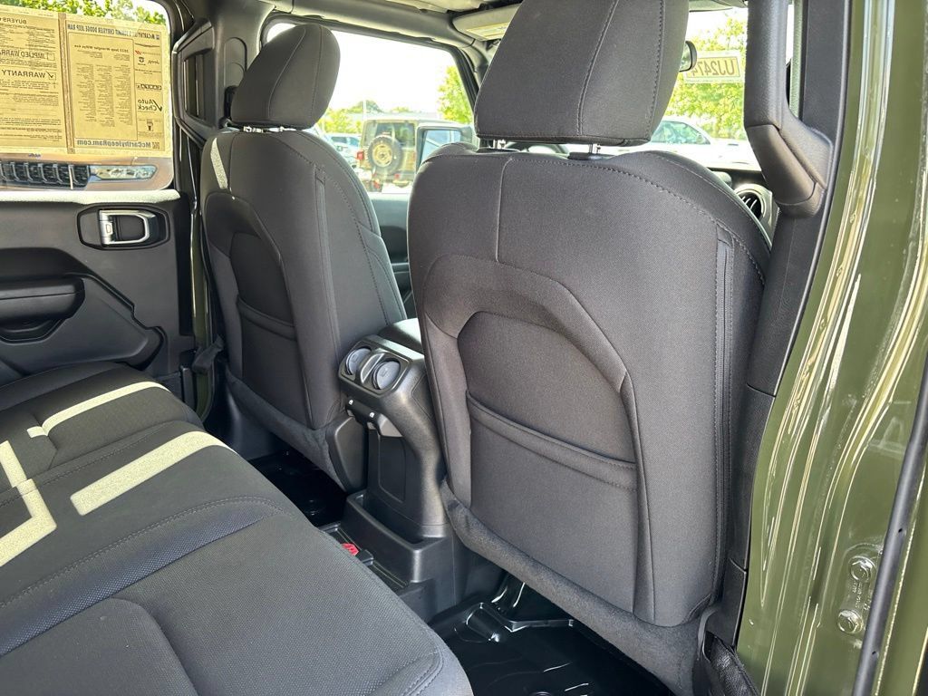 Used 2023 Jeep Wrangler Unlimited AWD/4WD image 18