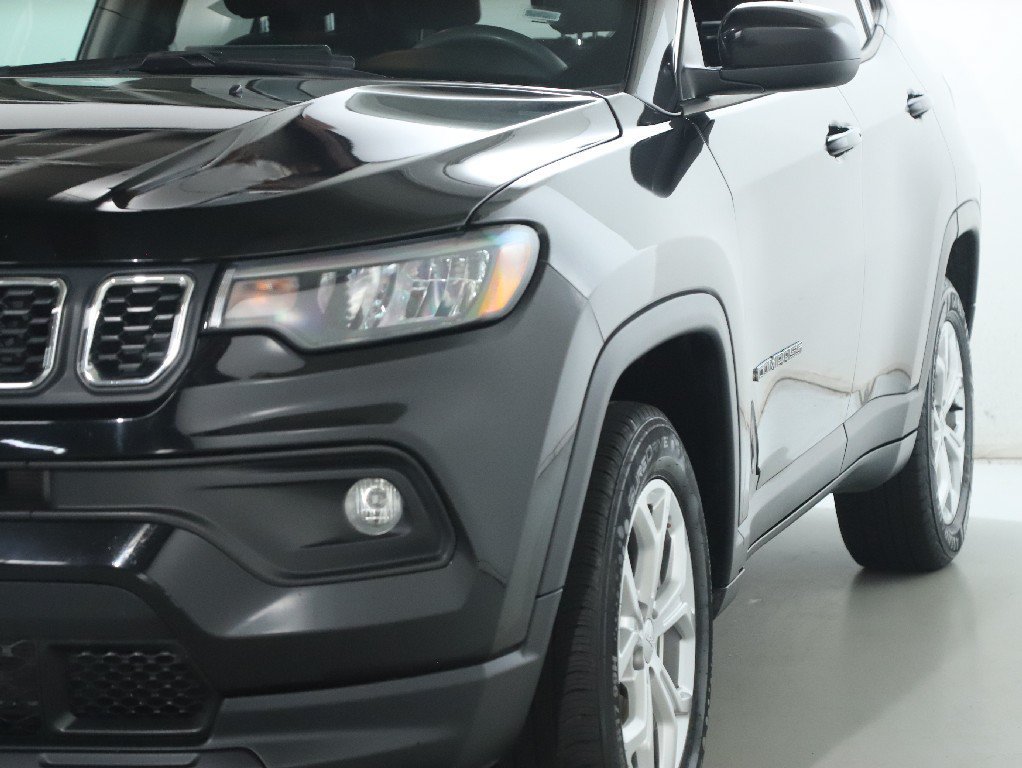 Used 2024 Jeep Compass Latitude AWD/4WD image 6