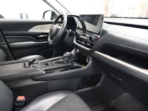 Certified 2024 Toyota Grand Highlander AWD image 15