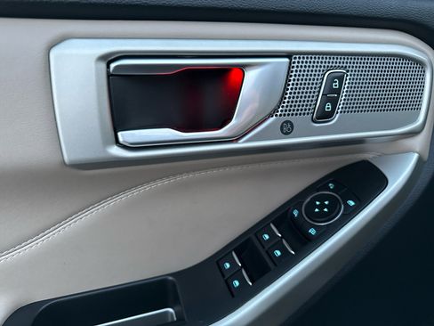 Used 2023 Ford Explorer Limited image 22